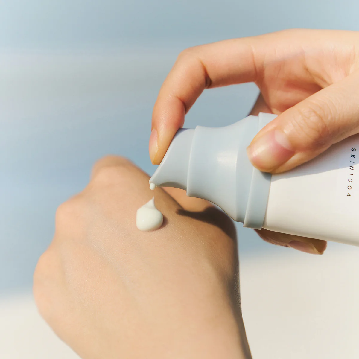 SKIN1004 Madagascar Centella Hyalu-Cica Water-Fit Sun Serum 50ml thumbnail 2