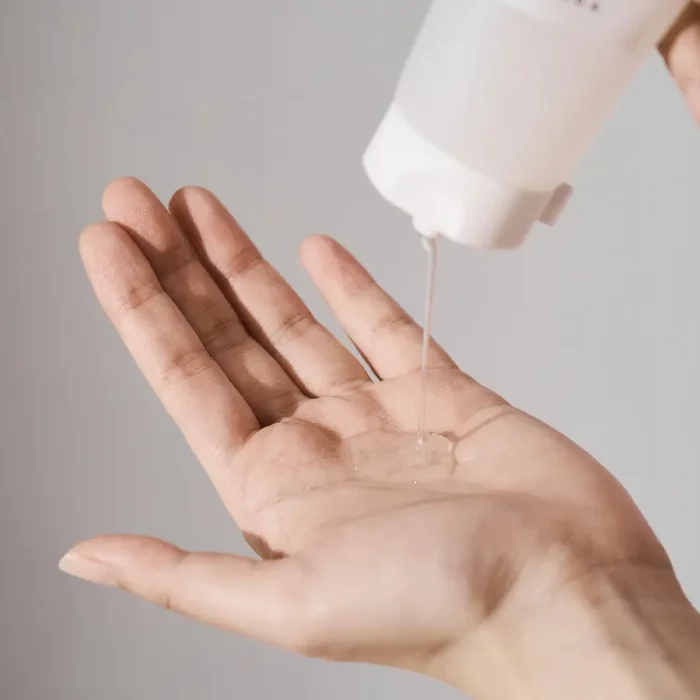 SKIN1004 Madagascar Centella Tone Brightening Cleansing Gel Foam 125ml thumbnail 2